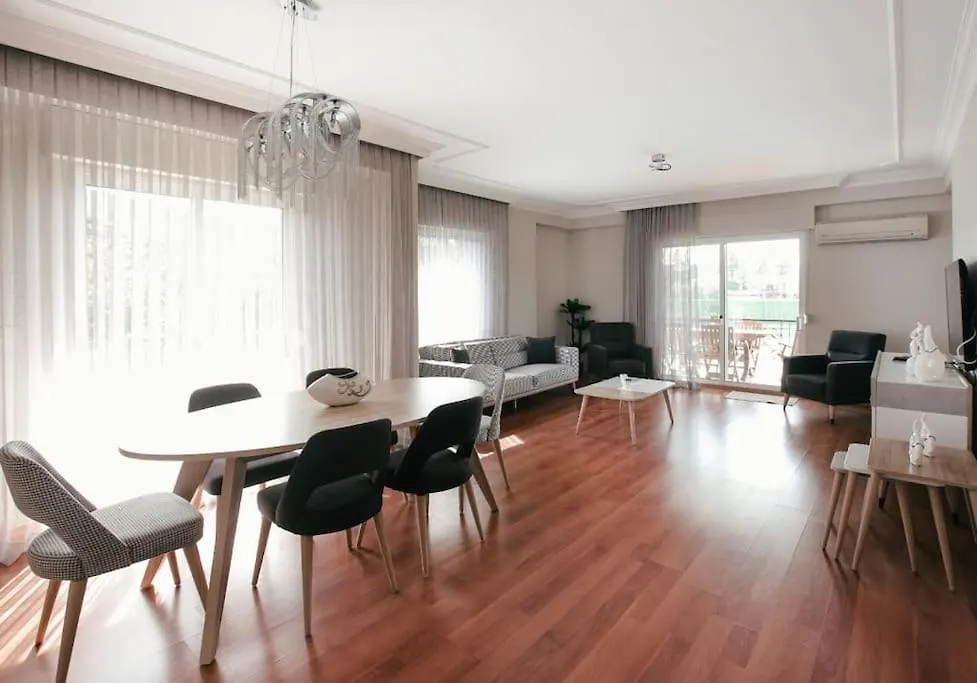 Marmaris'Te Oezel Havuzlu Villa