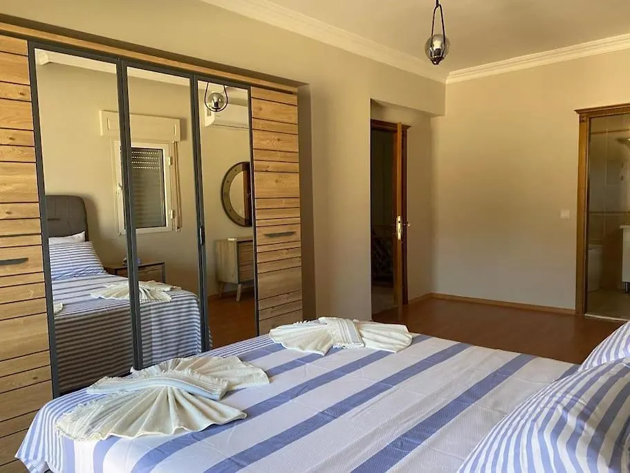 Marmaris'Te Oezel Havuzlu Villa