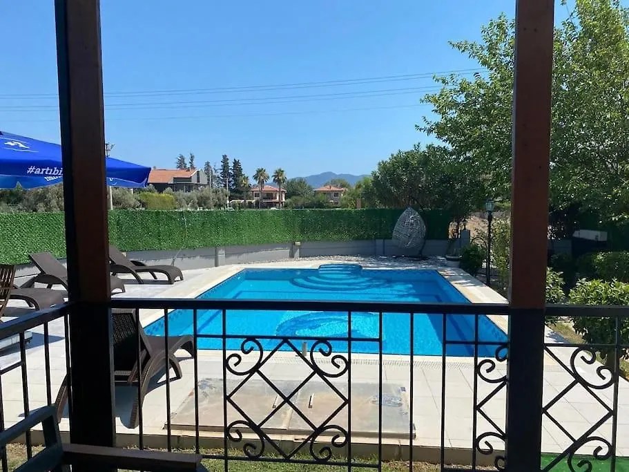 Marmaris'Te Oezel Havuzlu Villa  Marmaris