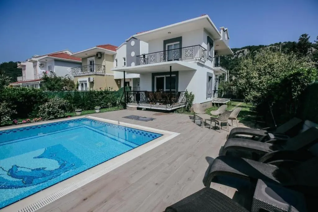 Marmaris'Te Oezel Havuzlu Villa  Marmaris