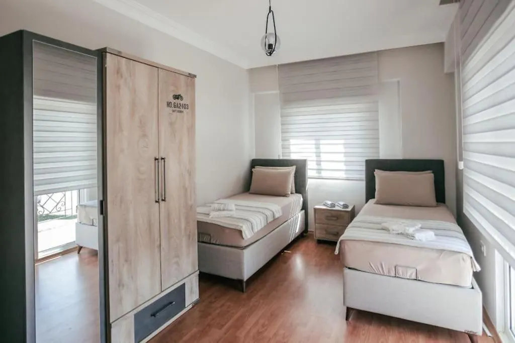 Marmaris'Te Oezel Havuzlu Villa