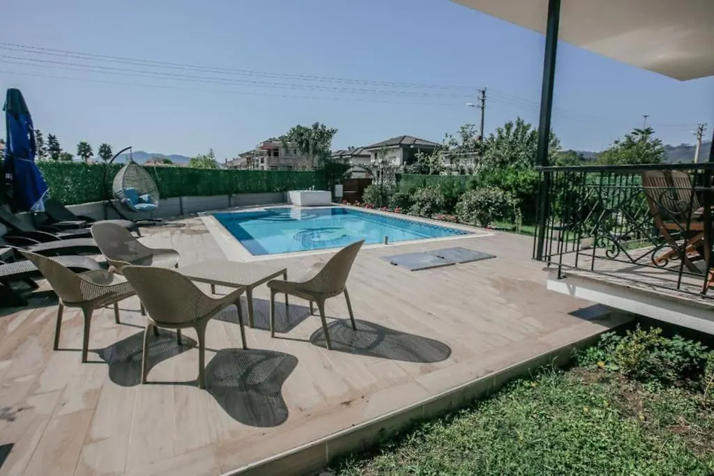 Marmaris'Te Oezel Havuzlu Villa Marmaris