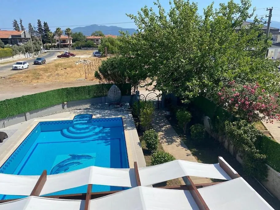 Marmaris'Te Oezel Havuzlu Villa